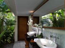 Villa Seseh Beach II, Guest Bathroom